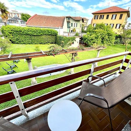 Bella Vita Guesthouse -Parcheggio Privato Interno Arona Luaran gambar