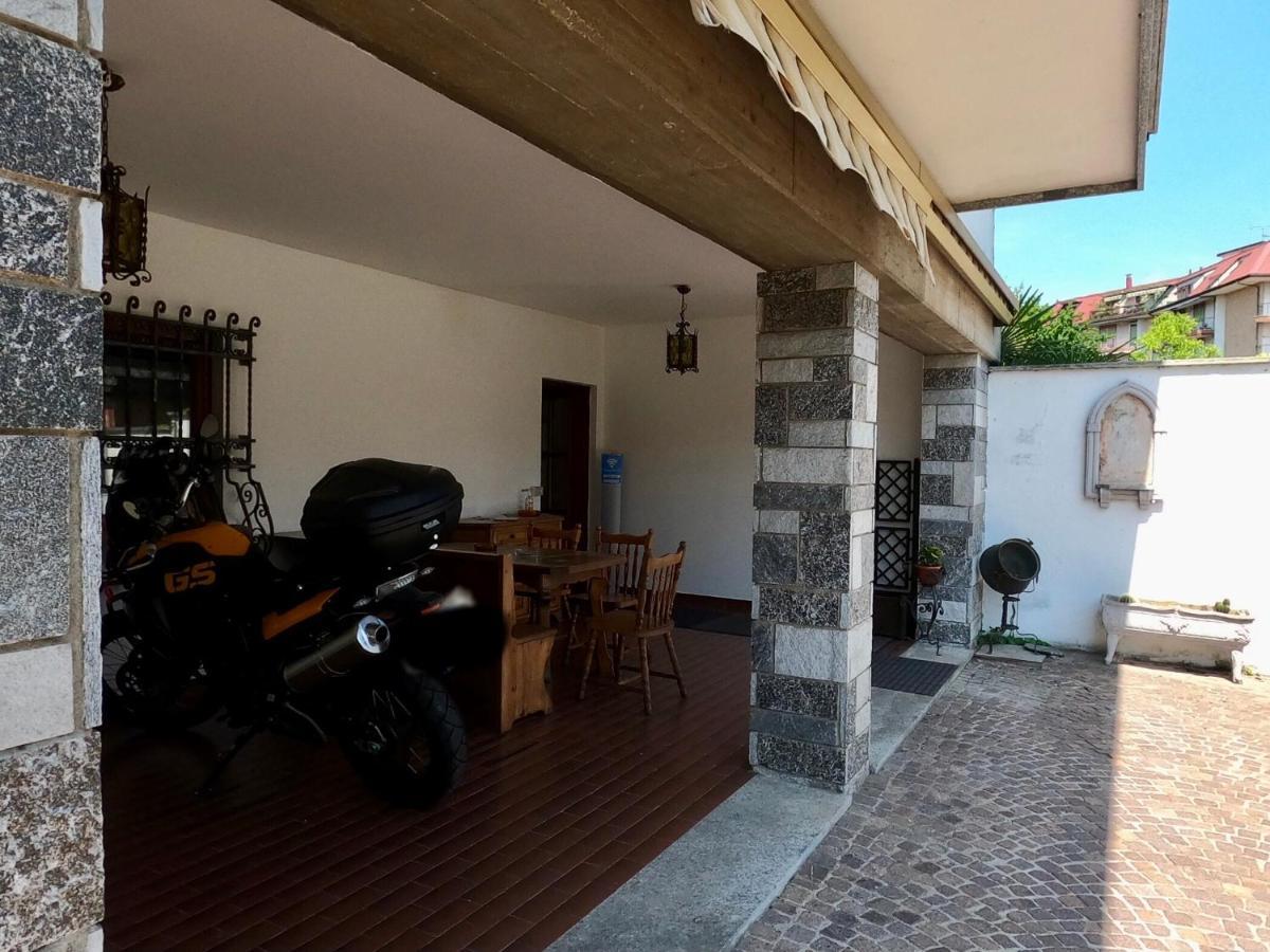Bella Vita Guesthouse -Parcheggio Privato Interno Arona Luaran gambar