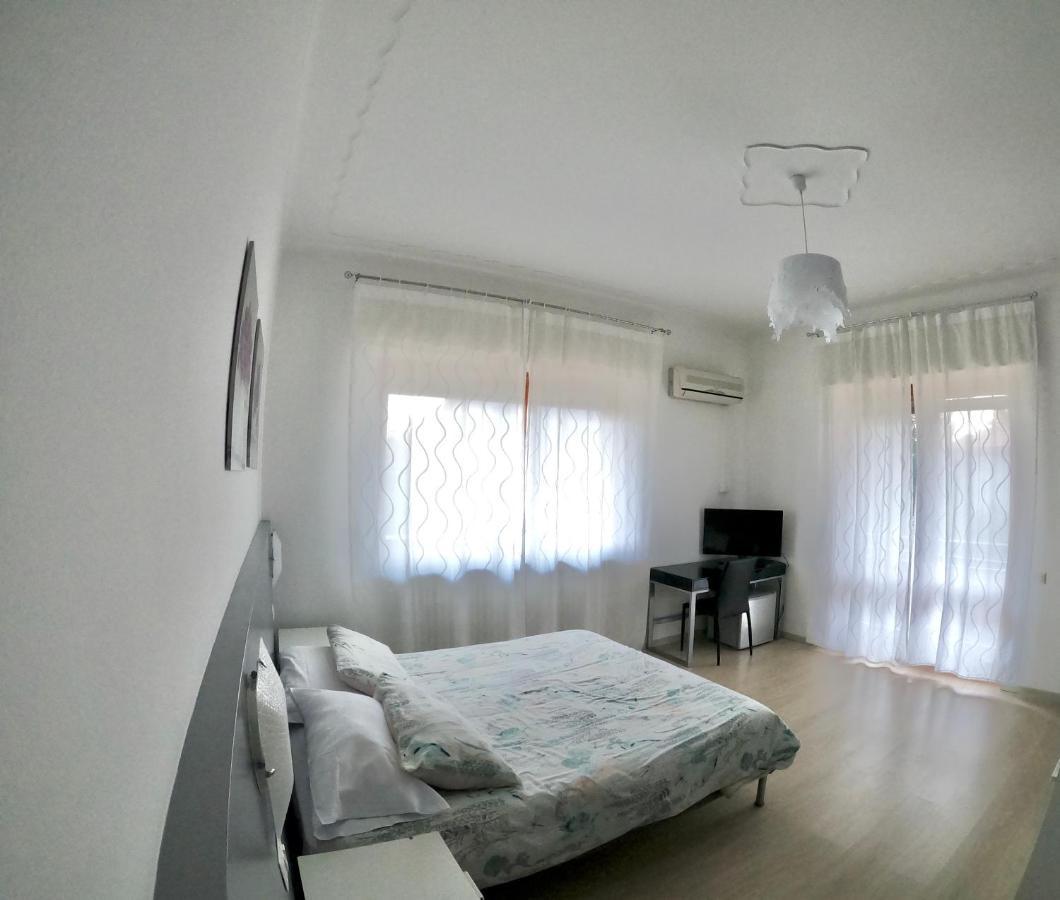 Bella Vita Guesthouse -Parcheggio Privato Interno Arona Luaran gambar