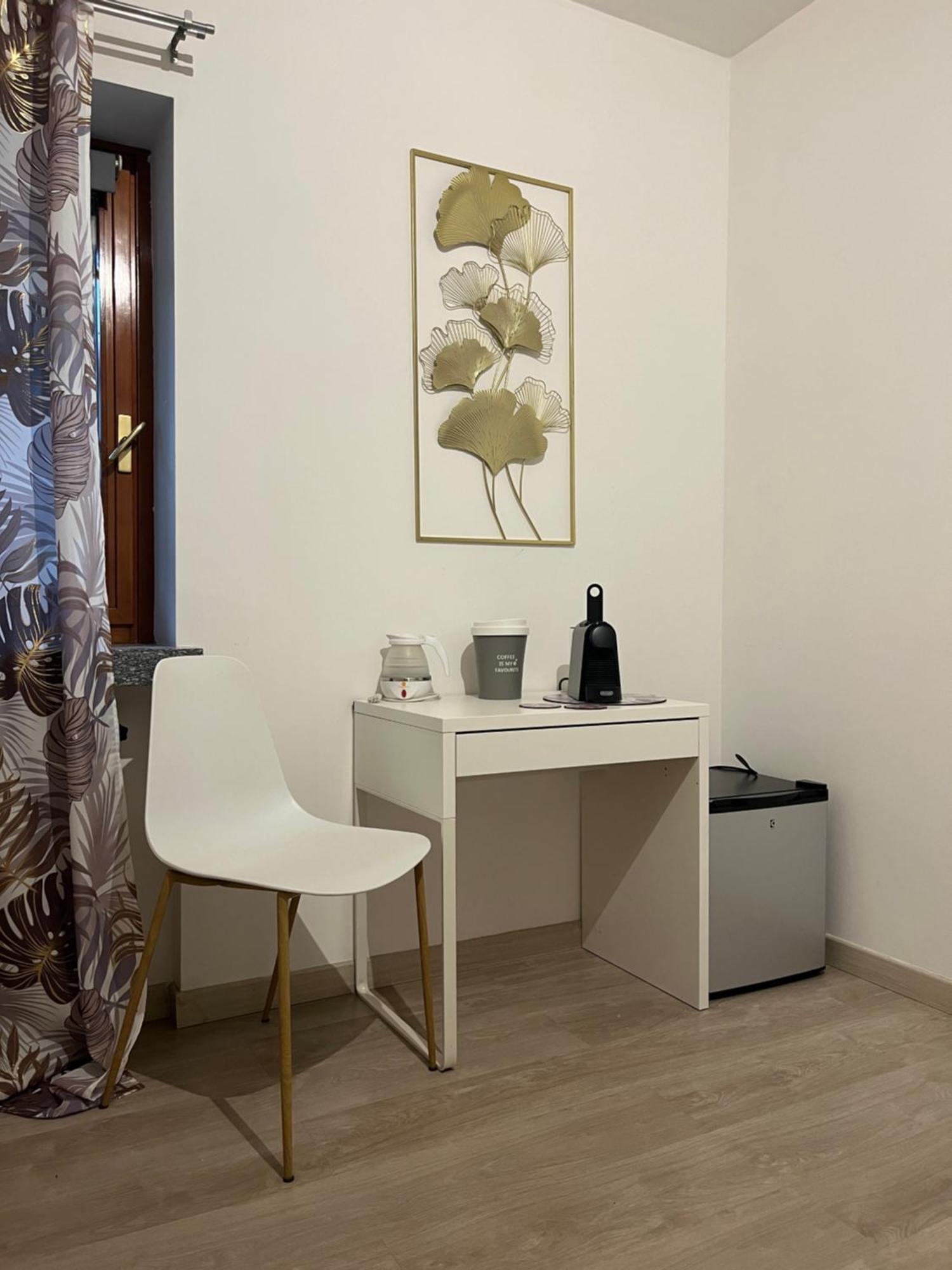 Bella Vita Guesthouse -Parcheggio Privato Interno Arona Luaran gambar