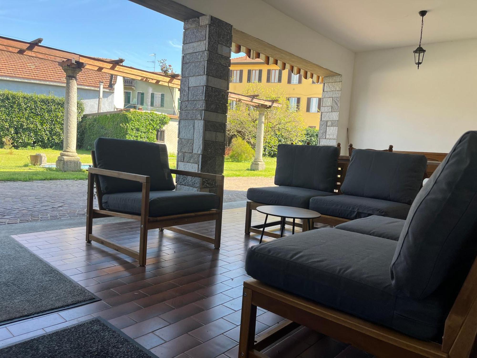Bella Vita Guesthouse -Parcheggio Privato Interno Arona Luaran gambar