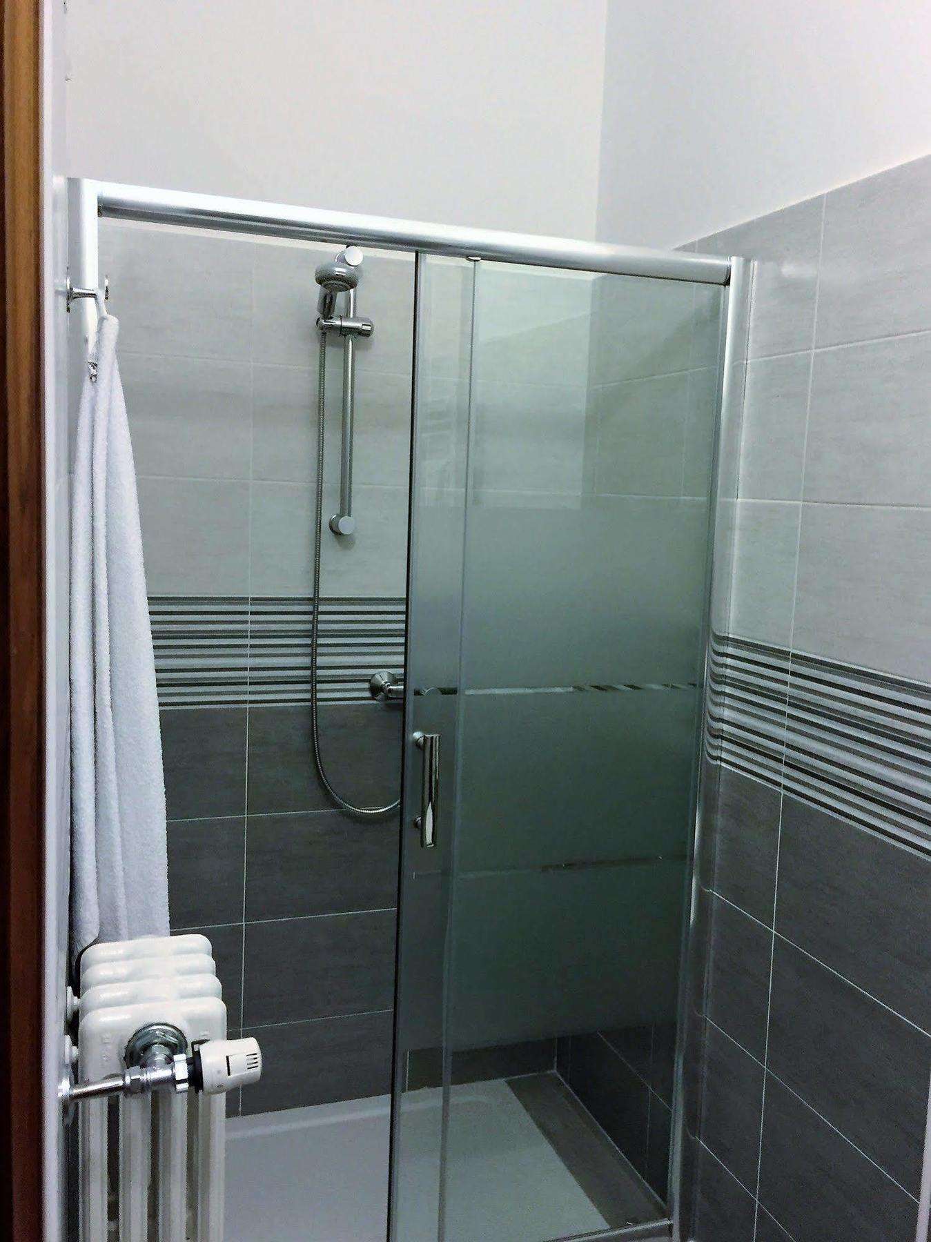 Bella Vita Guesthouse -Parcheggio Privato Interno Arona Luaran gambar